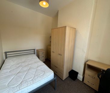 Thorpe Street, South Bank - P1285 - Photo 1