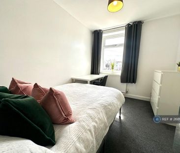 4 bedroom terraced house to rent - Photo 5