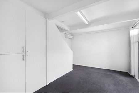 Charming 2BR Townhouse with Single garage - Photo 4