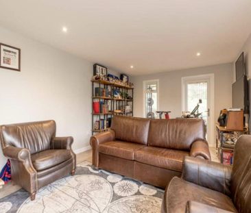 4 bedroom detached house to rent - Photo 5