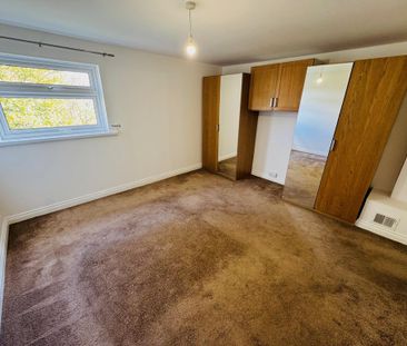 3 bedroom end of terrace house to rent - Photo 4