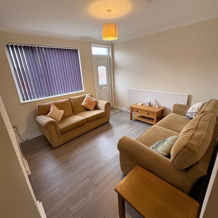 3 bedroom end of terrace house to rent - Photo 1