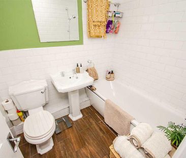 3 bedroom semi-detached house to rent - Photo 6