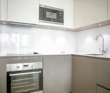 2 bedroom flat to rent - Photo 6