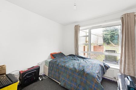 3 bedroom flat to rent - Photo 5
