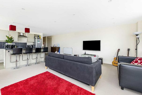 3 bedroom flat to rent - Photo 1