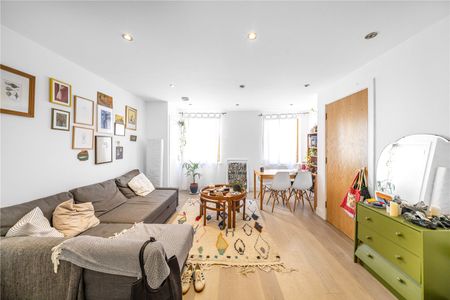 The Old Ambulance, 2 Paragon Road, Hackney, London, E9 6FQ - Photo 3