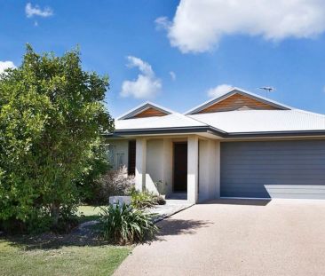 Executive-Style Entertainer with Pool and Media Room - Photo 3