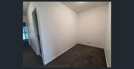 Stylish Town House within walking distance to Robina Town Centre - Photo 2