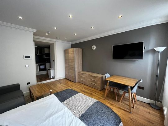 1 bedroom private hall to rent - Photo 1
