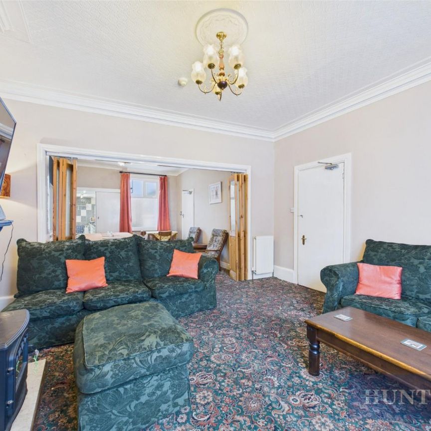 6 bedroom House To Let Total Size: 1938 SQ FT - Photo 1