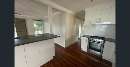 SPACIOUS FAMILY HOME WITH A RUMPUS ROOM AND SWIMMING POOL AVAILABLE NOW! - Photo 4