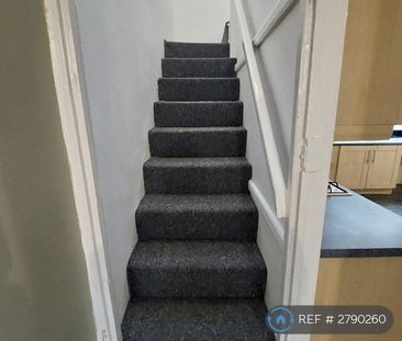 2 bedroom semi-detached house to rent - Photo 4