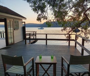 4 Bedroom Deep Waterfront Home - Photo 5