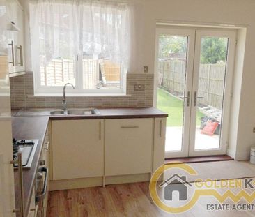 4 bedroom semi-detached house to rent - Photo 4