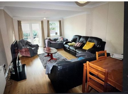 8 bedroom property to rent - Photo 3