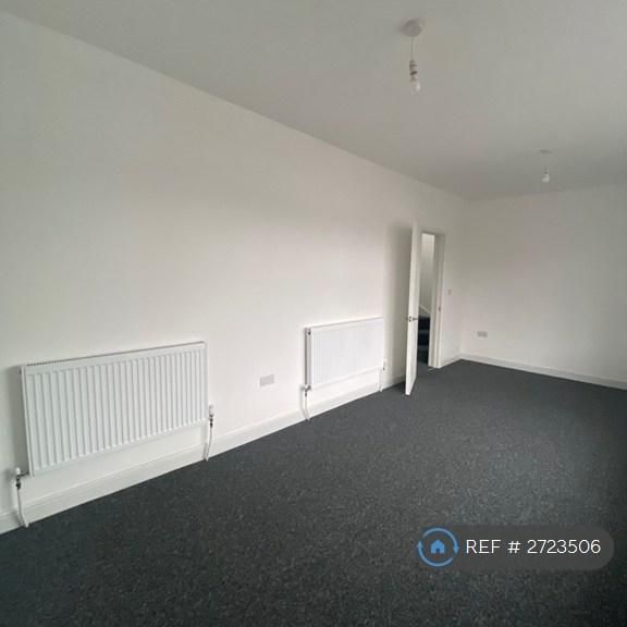 3 bedroom flat to rent - Photo 1