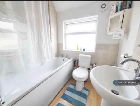 3 bedroom semi-detached house to rent - Photo 5