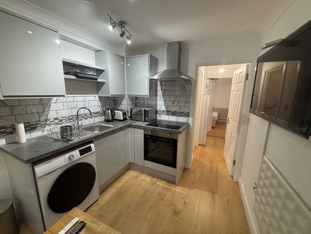 1 Bed Flat, Kensington Close, N11 - Photo 2