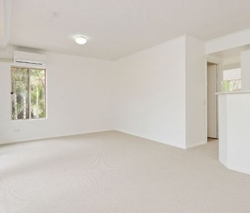 FULLY FURNISHED Two-bedroom modern apartment in ideal Herston locat... - Photo 4