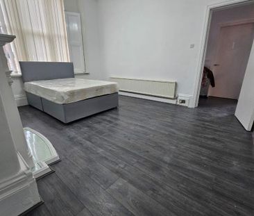 1 bedroom in a house share to rent - Photo 6