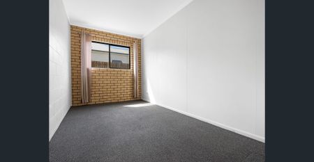 Low maintenance unit Close to Town - Photo 3