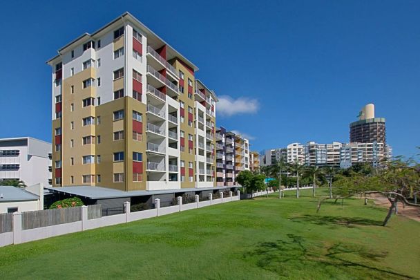 Unit 42/11-17 Stanley Street, Townsville City. - Photo 1