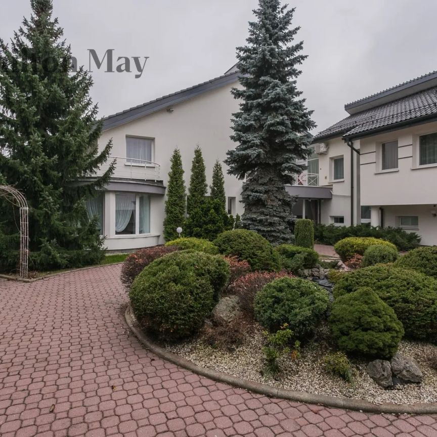 Na wynajem wyjątkowa willa z ogrodem znajdująca się w cichej dzielnicy - Kliny Borkowskie - Photo 1