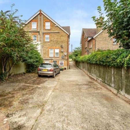 2 Bedroom Flat, Mill Road, Burgess Hill - Photo 5