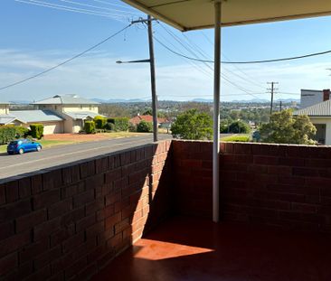 NORTH TAMWORTH - Renovated Upstairs One Bedroom Unit - Photo 3