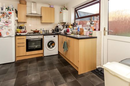 2 bedroom terraced house to rent - Photo 4