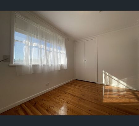 32 Finchley Avenue, Glenroy, Vic 3046 - Photo 4
