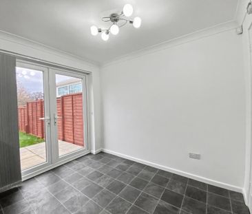 3 bedroom semi-detached house to rent - Photo 4
