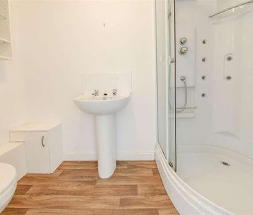 St James Square, Bacup, Rossendale, OL13 - Photo 3