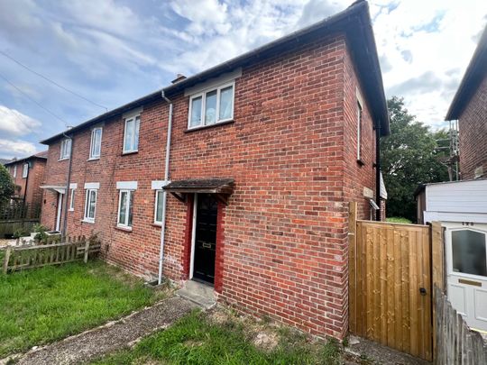 4 bedroom semi-detached house to rent - Photo 1