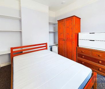 5 bedroom end of terrace house to rent - Photo 3