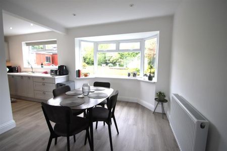 3 bedroom semi-detached house to rent - Photo 3