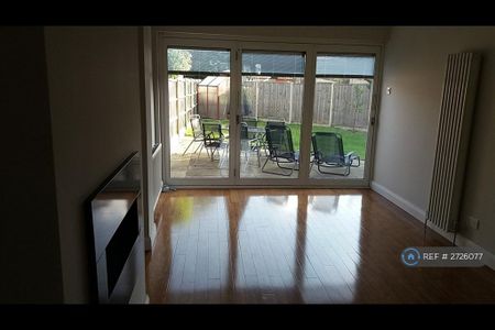 4 bedroom semi-detached house to rent - Photo 2