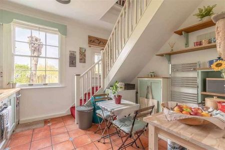 Slough Road, Datchet, SL3 - Photo 4