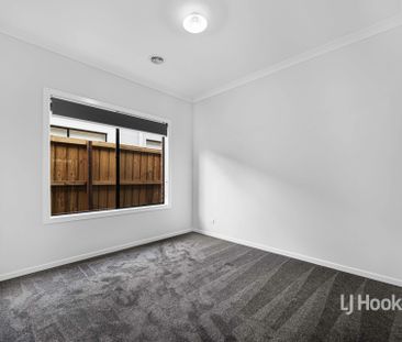 25 Winfred Drive, Mambourin VIC, Belconnen - Photo 2