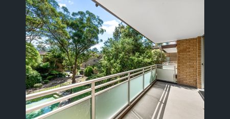 Beautifully Renovated Apartment ** Available 10/12/25 ** - Photo 4