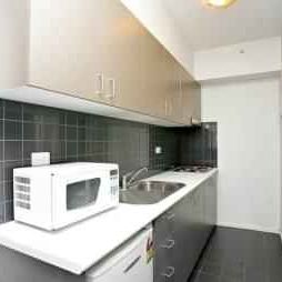 2 Bedroom Apartment - Standard Low Level - Photo 2