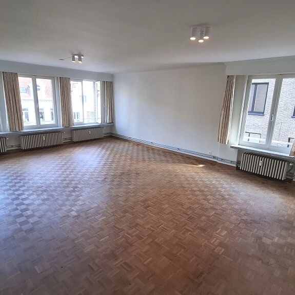 Vernieuwd 2-slaapkamerappartement te huur in Brugge - Foto 1