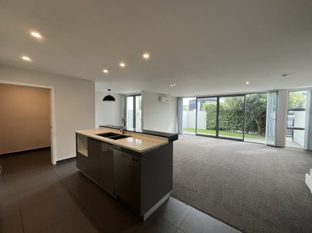 Modern home in the heart of Wigram! - Photo 3