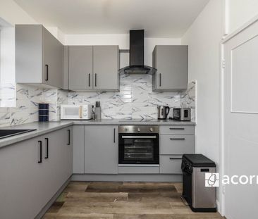 Maisonette to rent - St. Saviours Estate, London, SE1 - Photo 1