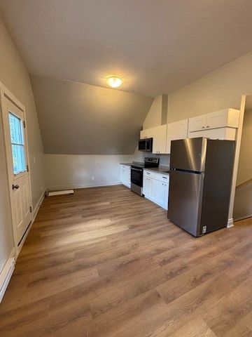 For Lease - 18 Lindsay Street, Kawartha Lakes, Ontario - Photo 3