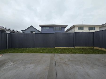 “Brand New 5 Bedroom Home” - Photo 3