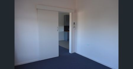 Great location 2 bedroom upstairs unit - Photo 5