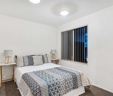 Contemporary Living and Urban Style - Photo 6