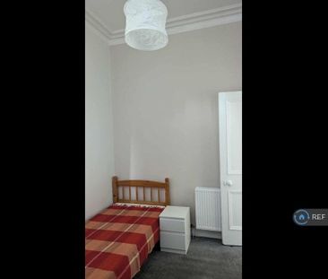 3 bedroom flat to rent - Photo 3